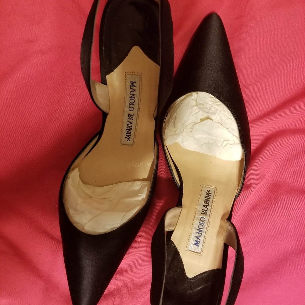 MONOLO BLAHNIK SIZE 39 JET BLACK SATIN SLINGBACKS